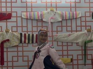 Video: Serunya Cobain Hanbok-Handicraft Korea di K-Hanbok KCCI Video: Serunya Cobain Hanbok-Handicraft Korea di K-Hanbok KCCI