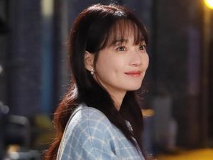 Shin Min Ah Bongkar Tips Skincare dan Makeup Alaminya di Usia 40-an Shin Min Ah Bongkar Tips Skincare dan Makeup Alaminya di Usia 40-an