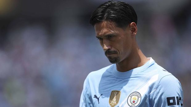 ORLANDO, FLORIDA - JUNE 26: Tijjani Reijnders #4 of Manchester City during the FIFA Club World Cup 2025 group G match between Juventus FC and Manchester City FC at Camping World Stadium on June 26, 2025 in Orlando, Florida.   Dan Mullan/Getty Images/AFP (Photo by Dan Mullan / GETTY IMAGES NORTH AMERICA / Getty Images via AFP)
