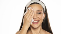 Cara Menghapus Makeup yang Benar Tanpa Merusak Skin Barrier