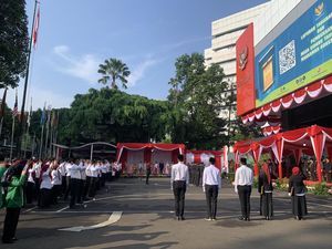 12 ASN Terima Satyalancana Karya Satya di HUT MK Ke-22 12 ASN Terima Satyalancana Karya Satya di HUT MK Ke-22