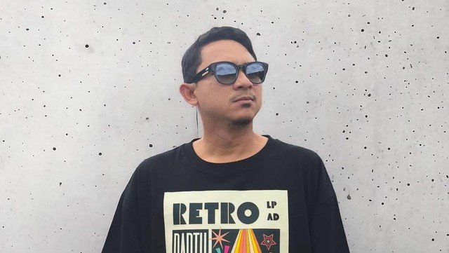 Kabar Terkini Artis dari InsertLive : Aden Bajaj Larang Anak Gadisnya Curhat ke Orang Lain hingga Keluar Malam