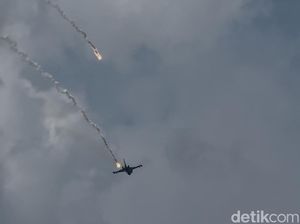 Video: Atraksi Jet Tempur Warnai Gladi Upacara HUT ke-80 RI di Istana Video: Atraksi Jet Tempur Warnai Gladi Upacara HUT ke-80 RI di Istana