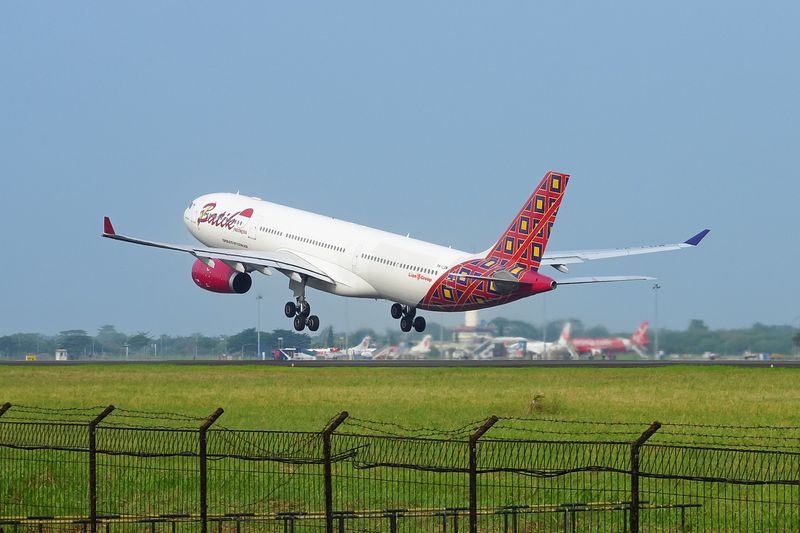 Batik Air Airbus 330-300 rute Jakarta-Medan