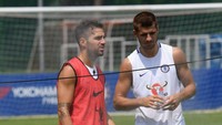 Bukan cuma sama-sama membela Spanyol, kebersamaan Morata dan Fabregas juga terjalin karena keduanya pernah sama-sama membela klub Inggris Chelsea. Foto: Chelsea FC via Getty Images/Darren Walsh
