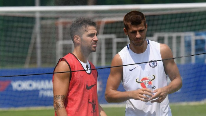 SINGAPORE, SINGAPORE - JULY 24: Cesc Fabregas and Alvaro Morata of Chelsea during a training session at Singapore American School on July 24, 2017 in Singapore. (Photo by Darren Walsh/Chelsea FC via Getty Images)