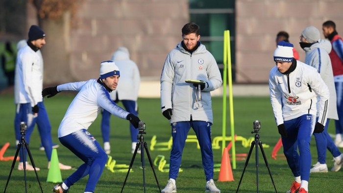 COBHAM, ENGLAND - JANUARY 04: Cesc Fabregas and Álvaro Morata of Chelsea during a training session at Chelsea Training Ground on January 4, 2019 in Cobham, England. (Photo by Darren Walsh/Chelsea FC via Getty Images)