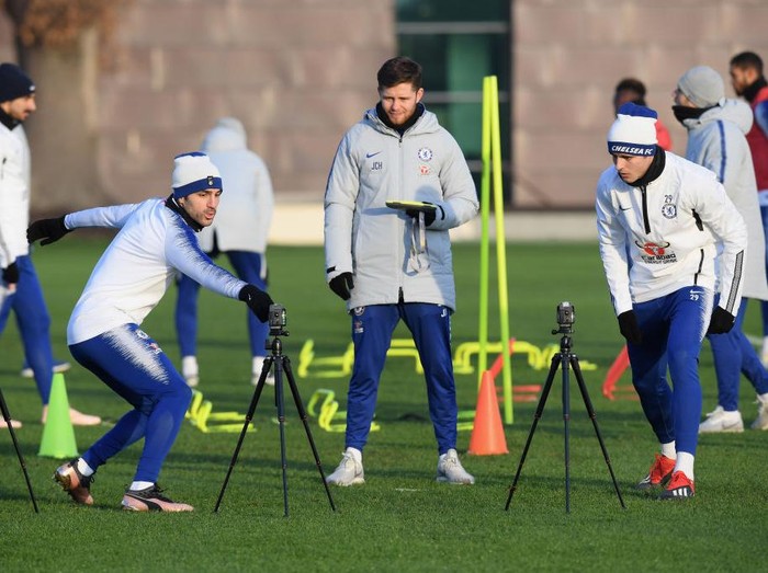 COBHAM, ENGLAND - JANUARY 04: Cesc Fabregas and Álvaro Morata of Chelsea during a training session at Chelsea Training Ground on January 4, 2019 in Cobham, England. (Photo by Darren Walsh/Chelsea FC via Getty Images)