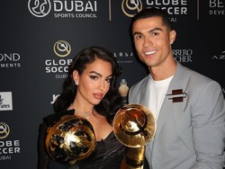 Cristiano Ronaldo Flexing Tubuh Kekar, Tak Pakai Baju Usai Sauna