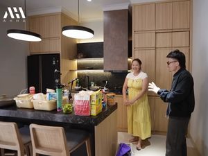 Pinkan Mambo Kini Punya 2 Dapur Buat Produksi Donat, Begini Suasananya