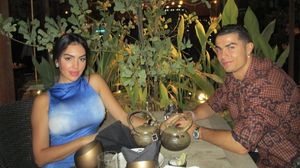 Potret Georgina Rodriguez saat Makan Bareng CR7 dan Masak Omelet