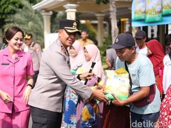 Antusias Warga Berburu Beras Murah Polres Kediri Rp 11.200/Kg