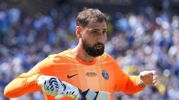 EAST RUTHERFORD, NEW JERSEY - JULY 13: Gianluigi Donnarumma of Paris Saint-Germain reacts during the FIFA Club World Cup 2025 final match between Chelsea FC and Paris Saint-Germain at MetLife Stadium on July 13, 2025 in East Rutherford, New Jersey. (Photo by Etsuo Hara/Getty Images)