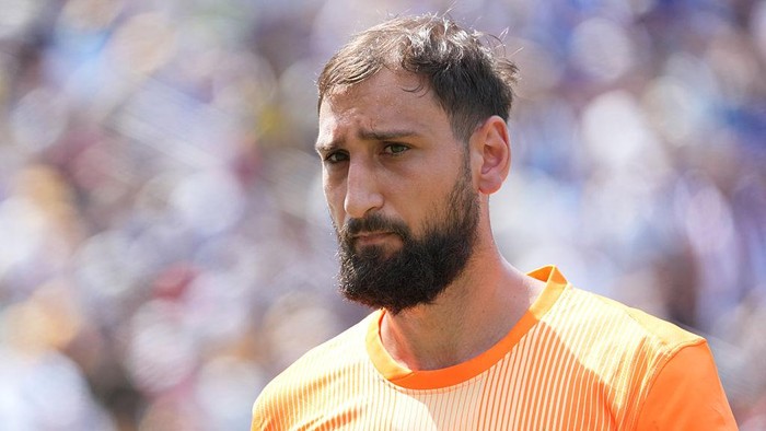 EAST RUTHERFORD, NEW JERSEY - JULY 13: Gianluigi Donnarumma of Paris Saint-Germain looks on during the FIFA Club World Cup 2025 final match between Chelsea FC and Paris Saint-Germain at MetLife Stadium on July 13, 2025 in East Rutherford, New Jersey. (Photo by Etsuo Hara/Getty Images)