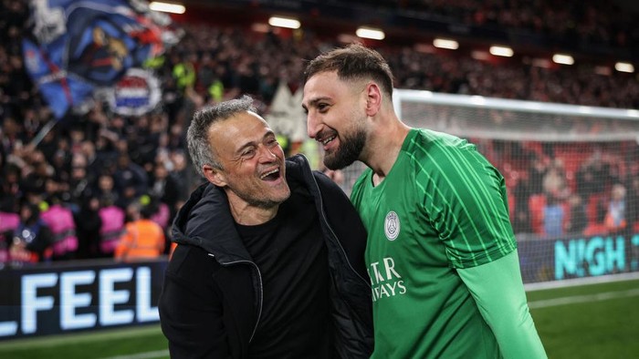 LIVERPOOL, ENGLAND - MARCH 11: Luis Enrique, Head Coach of Paris Saint-Germain, and Gianluigi Donnarumma of Paris Saint-Germain celebrate after the teams victory in the UEFA Champions League 2024/25 Round of 16 Second Leg match between Liverpool FC and Paris Saint-Germain at Anfield on March 11, 2025 in Liverpool, England. (Photo by Alex Pantling - UEFA/UEFA via Getty Images)
