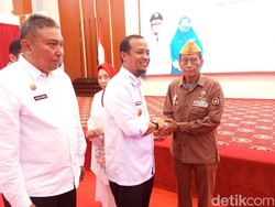 Gubernur Sulsel Salurkan Bantuan Rp 97 Juta untuk Veteran-Keluarga Pahlawan