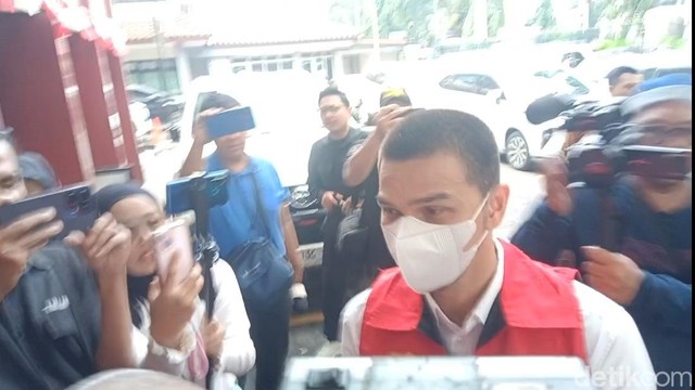 Highlight Dunia Hiburan InsertLive : Saksi Sebut Jonathan Frizzy Salah Satu Aktor Utama Pembelian Obat Keras Liquid Vape