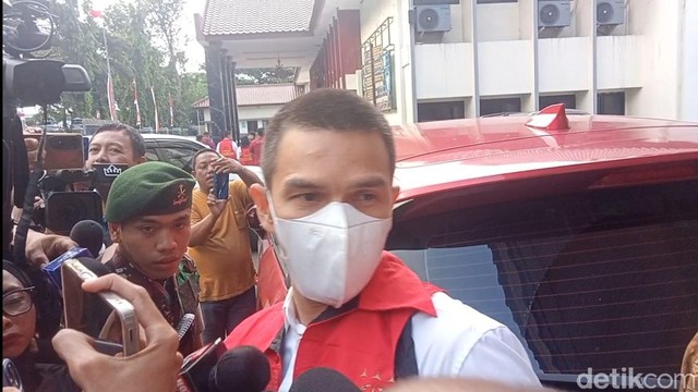 Update Informasi Selebriti InsertLive : Tak Didampingi Keluarga, Jonathan Frizzy Ingin Jalani Sidang Seorang Diri