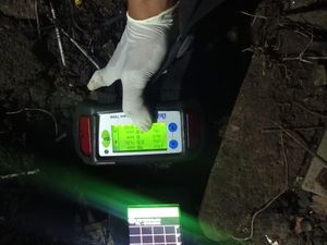 Brimob Cek Asap Panas dalam Tanah di Depok, Ini Hasilnya Brimob Cek Asap Panas dalam Tanah di Depok, Ini Hasilnya