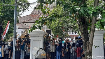 Demo Panas di Pati: Tuntutan Mundur untuk Bupati Terus Menggema!