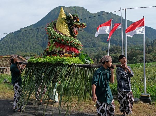Meriah, Warga Gelar Saparan dan Doa Kemerdekaan di Lereng Andhong