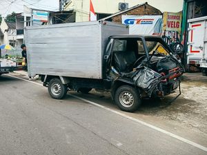 Kronologi 2 Mobil Boks Adu Banteng di Ciputat Bikin Sopir Terjepit Kronologi 2 Mobil Boks Adu Banteng di Ciputat Bikin Sopir Terjepit