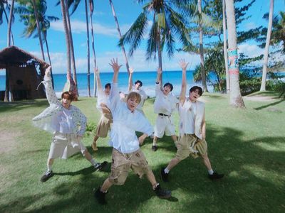 8 Potret Personel NCT WISH Syuting Video Klip Surf di Bali, Jadi Warlok