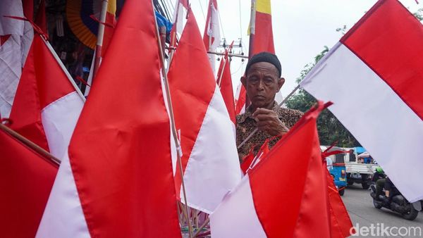 Pasang Surut Penjualan Bendera Merah Putih di Kebayoran