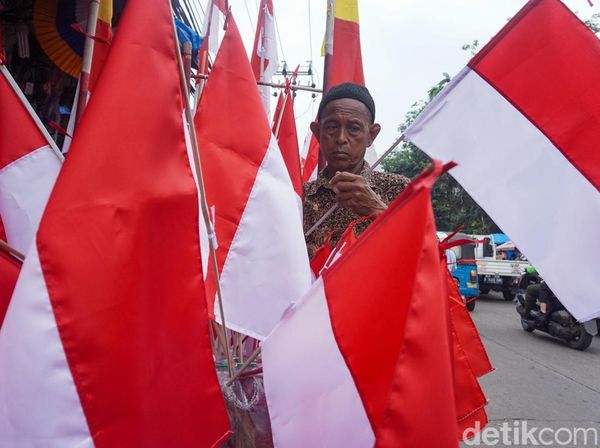 Pasang Surut Penjualan Bendera Merah Putih di Kebayoran