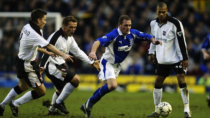 Paul Gascoigne 2 Feb 2002: Paul Gascoigne of Everton is closely watched by Ipswich Town players Matt Holland (left), Jim Magilton (centre) and Marcus Bent (right) during the FA Barclaycard Premiership match played at Goodison Park, in Liverpool, England. Ipswich Townwon the match 2-1. DIGITAL IMAGE. \ Mandatory Credit: Laurence Griffiths/Getty Images
