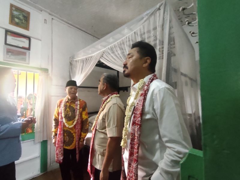 Pimpinan MPR saat mengunjungi Rumah Pengasingan Bung Karno di Rengasdengklok (Dwi/detiko