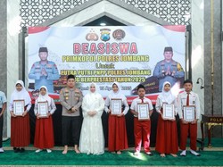 Polres Jombang Beri Beasiswa Pendidikan 30 Anak PNPP