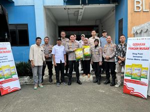 Polri Gelar Pangan Murah di Rusun Jatinegara Kaum, 4 Ton Beras Ludes Diserbu Polri Gelar Pangan Murah di Rusun Jatinegara Kaum, 4 Ton Beras Ludes Diserbu