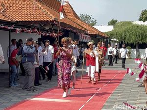 Kemeriahan Lomba di Liponsos Keputih Sambut Hari Kemerdekaan RI