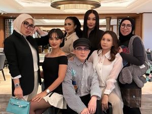6 Foto Syahrini Kumpul Bareng Geng HARA, Ada KD Hingga Rinaldy Yunardi 6 Foto Syahrini Kumpul Bareng Geng HARA, Ada KD Hingga Rinaldy Yunardi