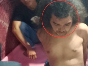 Momen Penyamaran Pria Bercadar Jadi Wanita Terbongkar Jelang Akad Nikah Momen Penyamaran Pria Bercadar Jadi Wanita Terbongkar Jelang Akad Nikah
