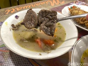Warung Minarwati: Dari Jogja ke Cipete! Sop Daging dan Ayam Selimut Telur Nikmat Warung Minarwati: Dari Jogja ke Cipete! Sop Daging dan Ayam Selimut Telur Nikmat