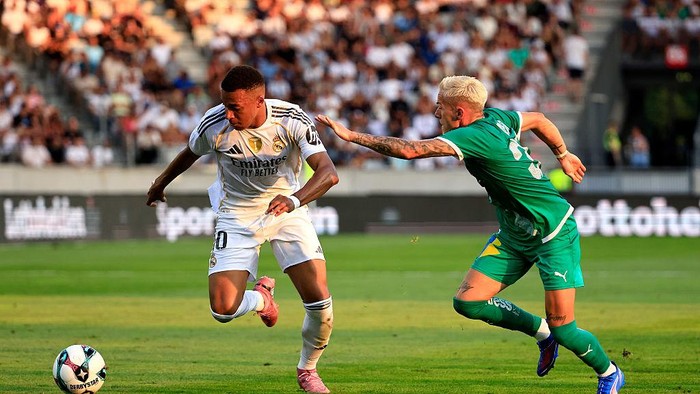 INNSBRUCK, AUSTRIA - AUGUST 12: Kylian Mbappe of Real Madrid is challenged by Florian Rieder of WSG Tirol during the pre-season friendly match between WSG Tirol and Real Madrid CF at Tivoli Stadion Tirol on August 12, 2025 in Innsbruck, Austria. (Photo by Jan Hetfleisch/Getty Images)