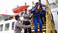 220 Penumpang KMP Gili Iyang Selamat dari Kebakaran