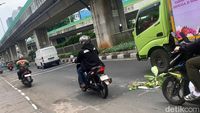 Awas! Ada Lubang di Jalan Kapten Tendean