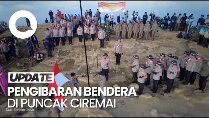 Video: Sambut HUT RI, Polda Jabar Kibarkan Merah Putih di Puncak Ciremai 
