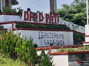 Penampakan Kantor Bupati-DPRD Pati Rusak Usai Demo Lengserkan Sudewo
