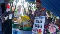 Gerakan Pangan Murah, Warga Berburu Beras di Polda Metro
