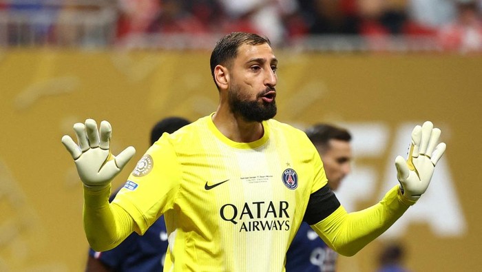 FILE PHOTO: Soccer Football - FIFA Club World Cup - Quarter Final - Paris St Germain v Bayern Munich - Mercedes-Benz Stadium, Atlanta, Georgia, U.S. - July 5, 2025 Paris St Germains Gianluigi Donnarumma reacts REUTERS/Kai Pfaffenbach/File Photo