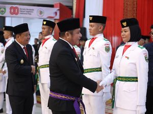 Herman Deru Kukuhkan 50 Paskibraka Sumsel