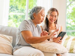 AI Ungkap Fakta Baru: Orang Lebih Tua Cepat Ikuti Tren Makna Kata Baru