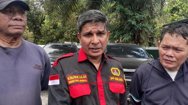 Sekjen DPP GRIB Jaya Zulfikar di markas DPD Sumut yang dirobohkan. (Nizar Aldi/detikSumut)