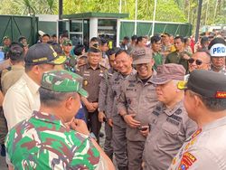 Kajati Harli Siregar Saksikan Diskotek di Markas GRIB Jaya Sumut Dirobohkan