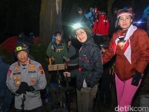 Merah Putih Berkibar di Gunung Ciremai, Kapolda: Bukan Sekedar Seremoni Merah Putih Berkibar di Gunung Ciremai, Kapolda: Bukan Sekedar Seremoni