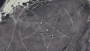Lokasi Tempat Aneh di Google Earth, Dari Danau Darah Sampai Pentagram